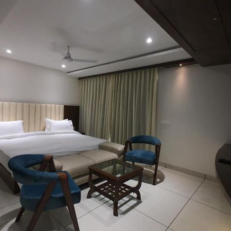 Hotel The Bellevue Indore Exterior foto
